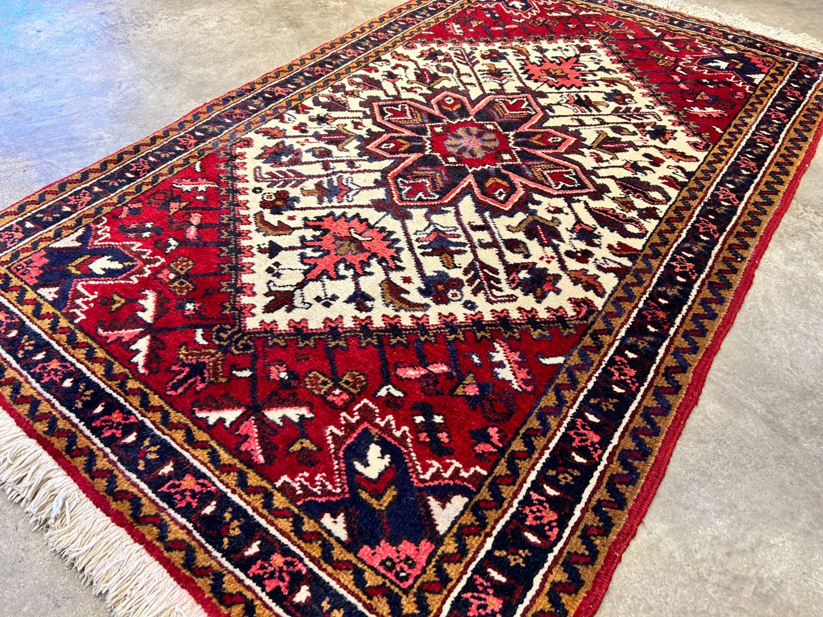 3’1″x5′ Hand-Knotted 100% Wool Pile Herize Rug