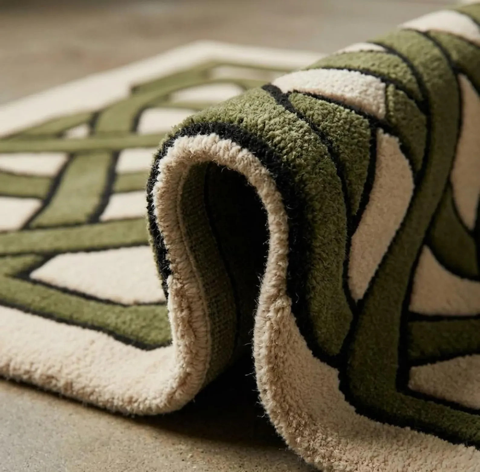 Luxury Celtic Knot Wool Rug Green Geometric Interlocking Hand Tufted Living Room