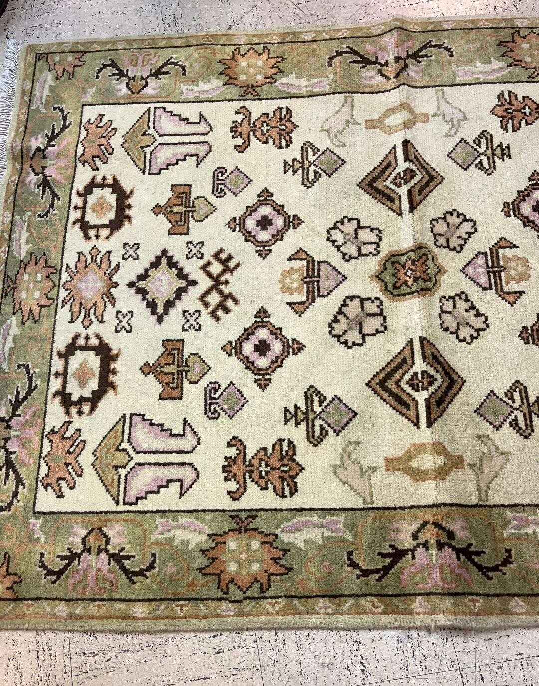 Area Rug in Multicolored AREA RUGS 6 x 4 MISC PATTERNS AND COLORS see pictures