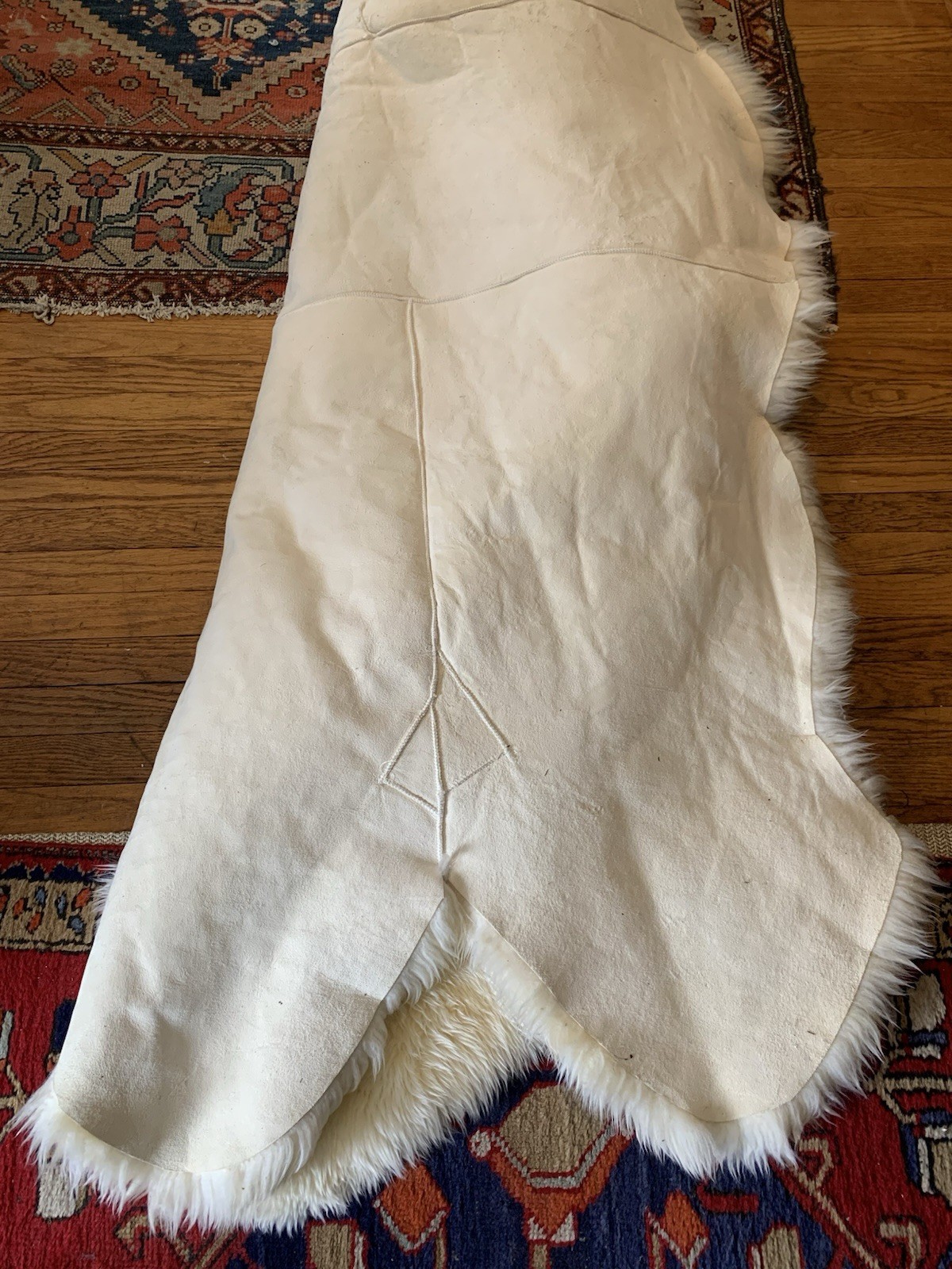 SAFAVIEH Genuine Natural Luxurious Soft Sheepskin Area Rug White 5.38 x 7.15’