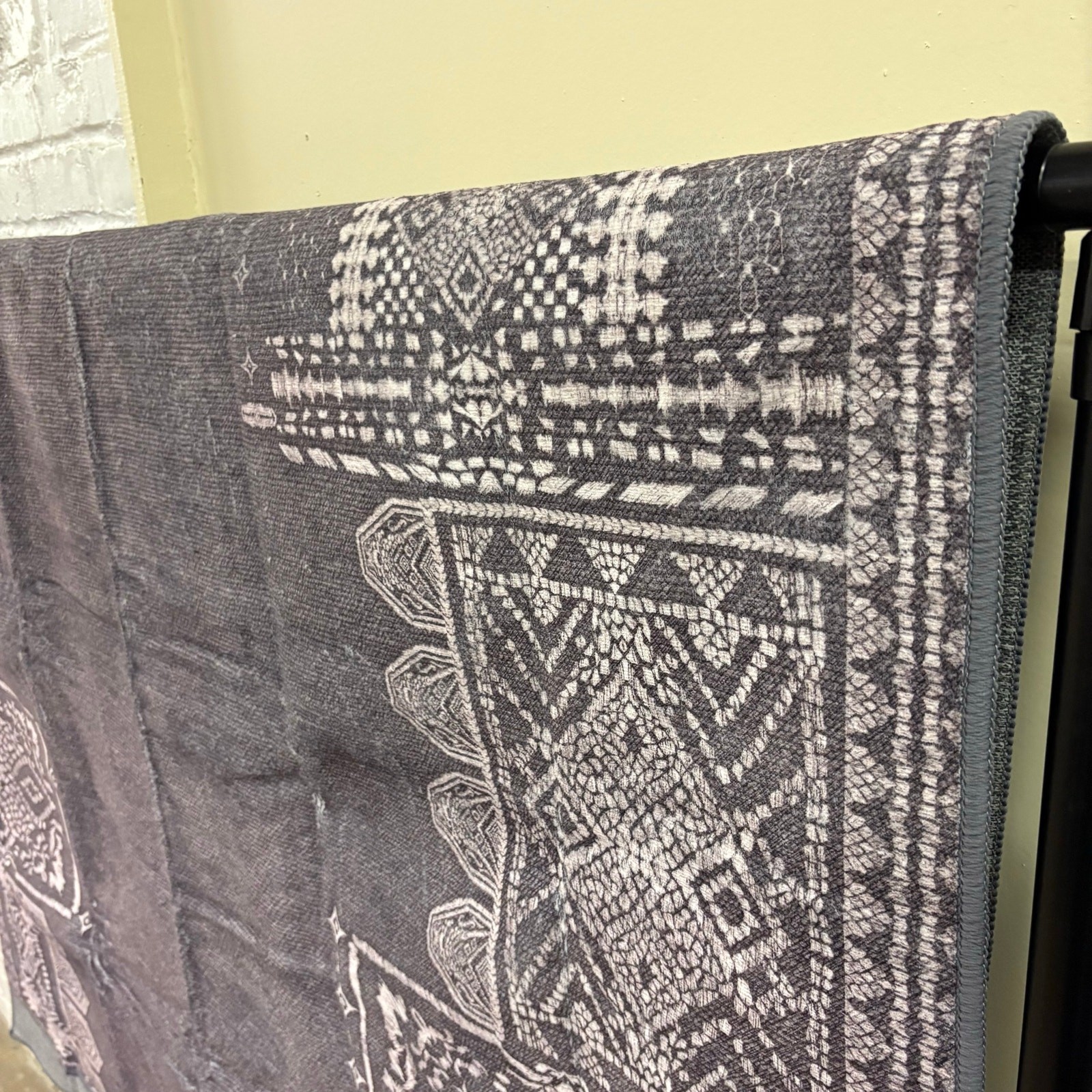 Nicetown 6’x9′ Area Rug Thin Machine Washable Non-Slip Stain Resistant – Gray