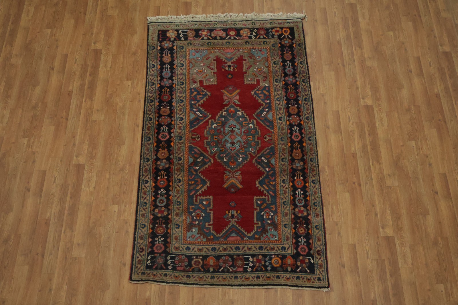 Classic Vintage 4×7 All-Over Geometric Rug in Elegant Red Navy Design
