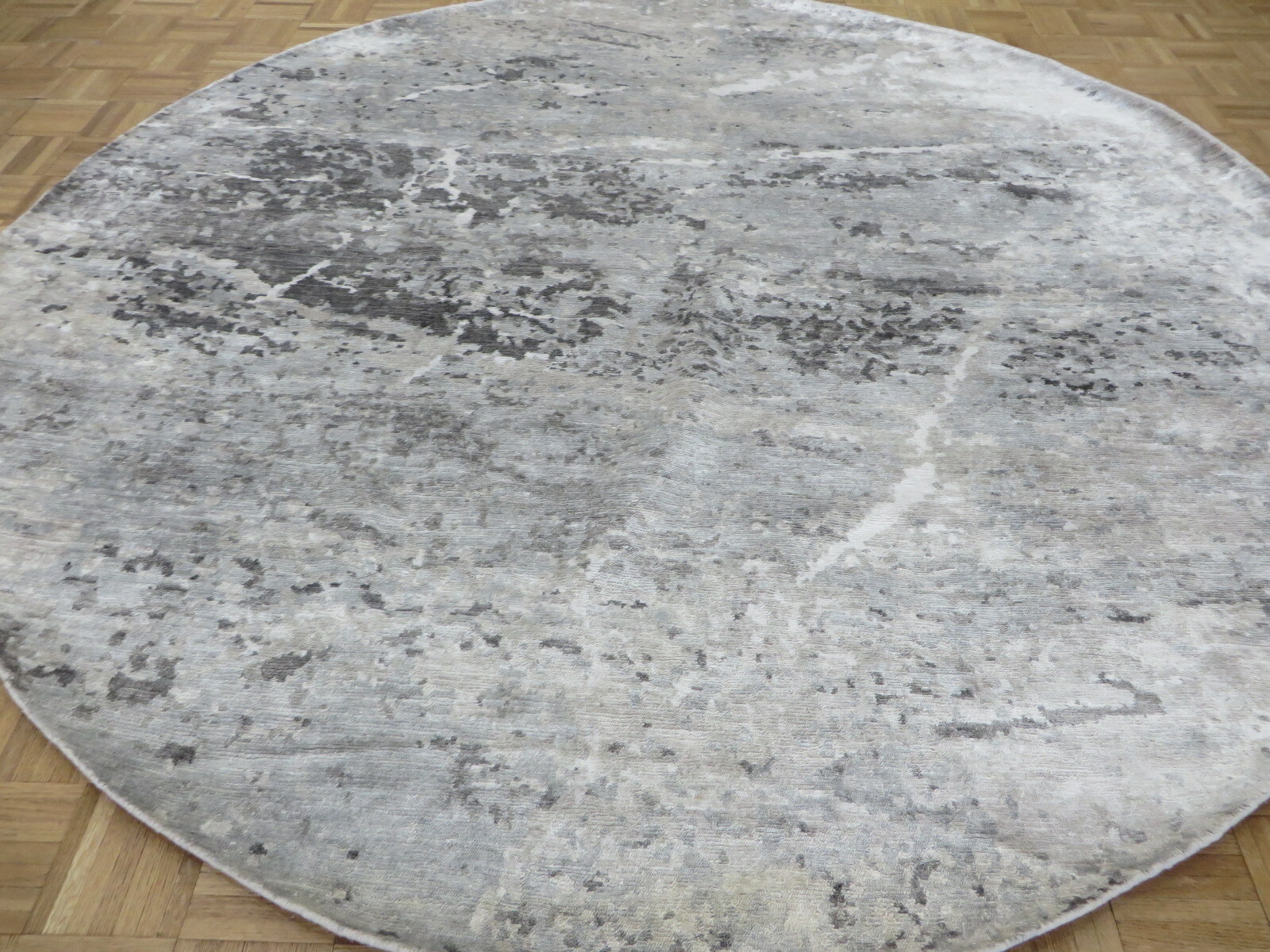 7’10 x 7’10 Round Hand Knotted Gray Modern Tibetan Oriental Rug With Silk G9092