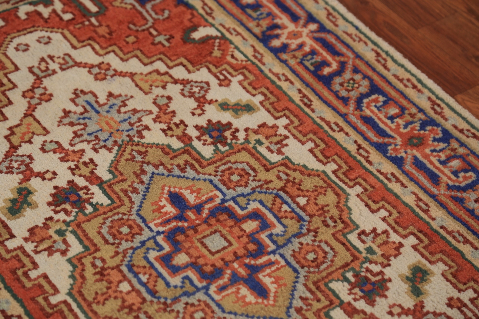 Heriz Serapi Ivory Hand-Knotted Indian Carpet in Wool 5′ 1″ x 3′ 0″