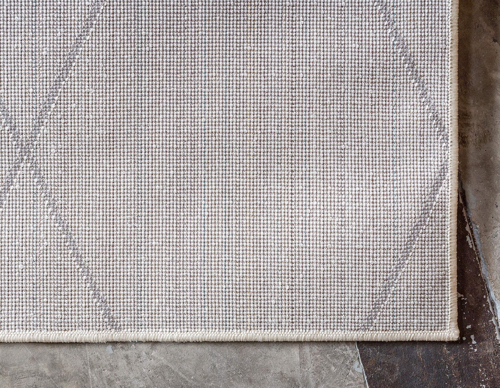 Area Rug 2′ X 3’1″ Rectangular Geometric Ivory/Gray – Soft & Easy to Clean