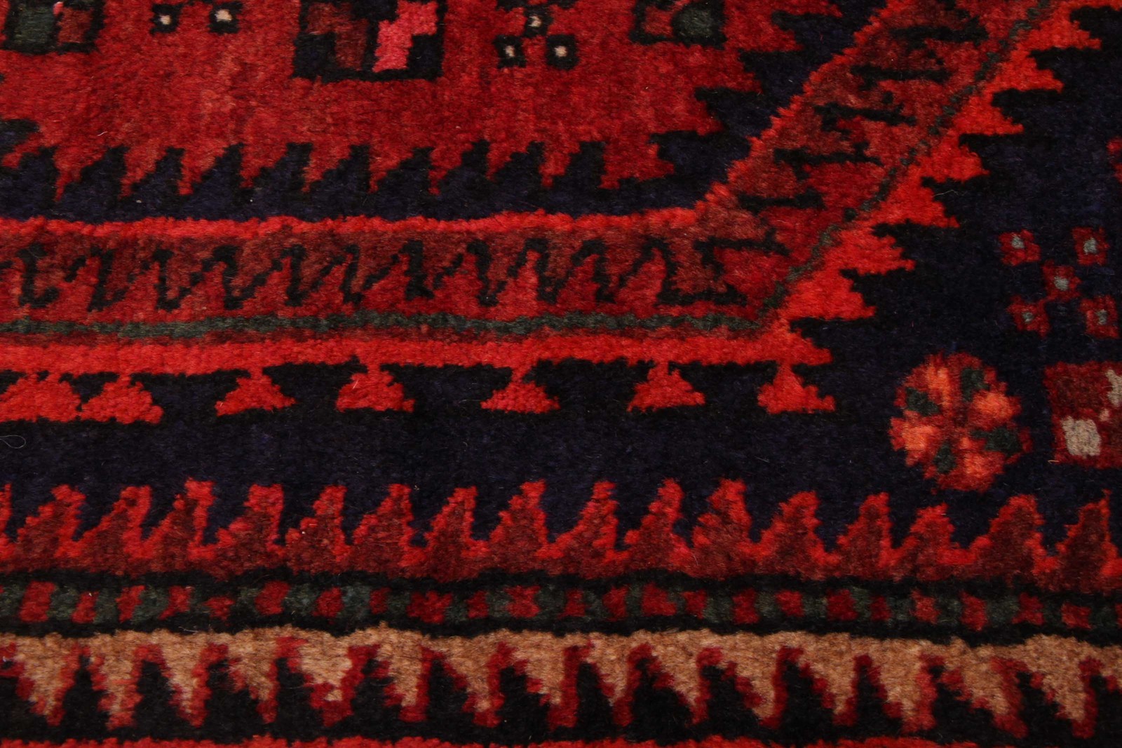 Vintage 4’5″ x 7’9″ Traditional Hand Knotted Vegetable Dye Wool Area Rug