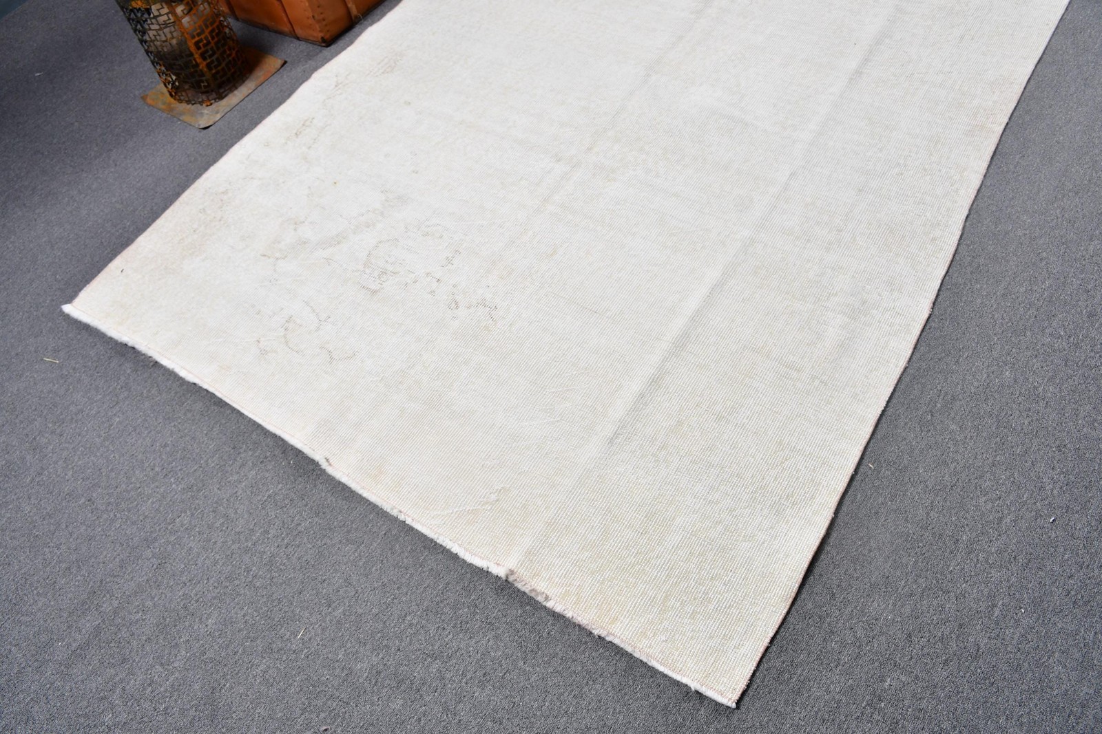 Turkish Vintage Rug, 5,1×9 ft Large Rug, White Gray Moroccan Wool Rug