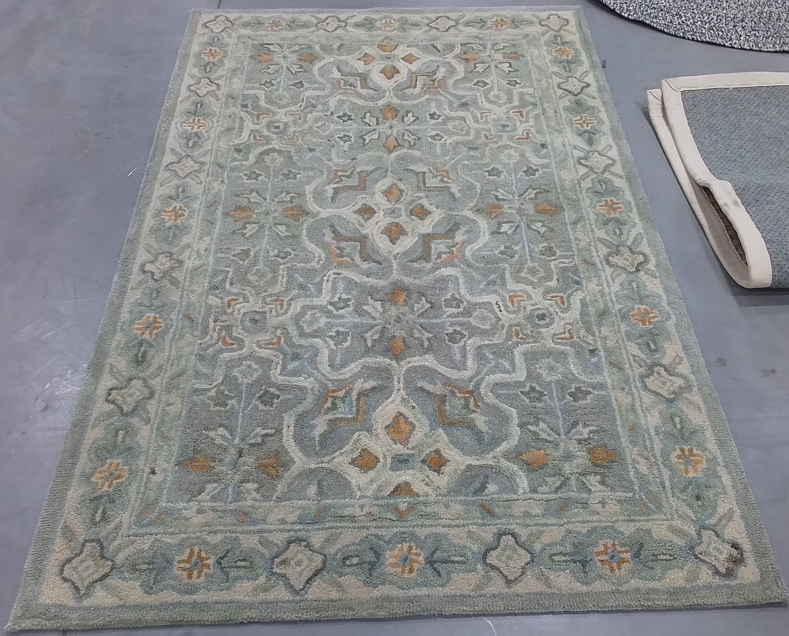 GREEN / IVORY 4′-0″ x 6′-0″ Flaw in Rug, Reduced Price 3172810555 HG227X-4