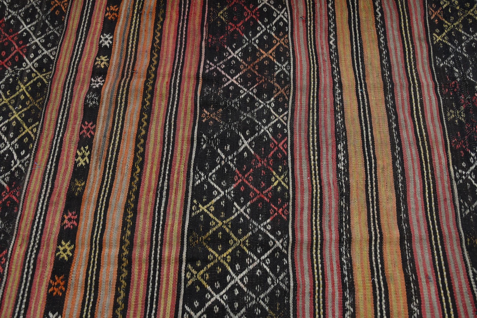 Vintage 4,3×6,1 ft Rug, Area Turkish Rug, Black Red Floral Rug