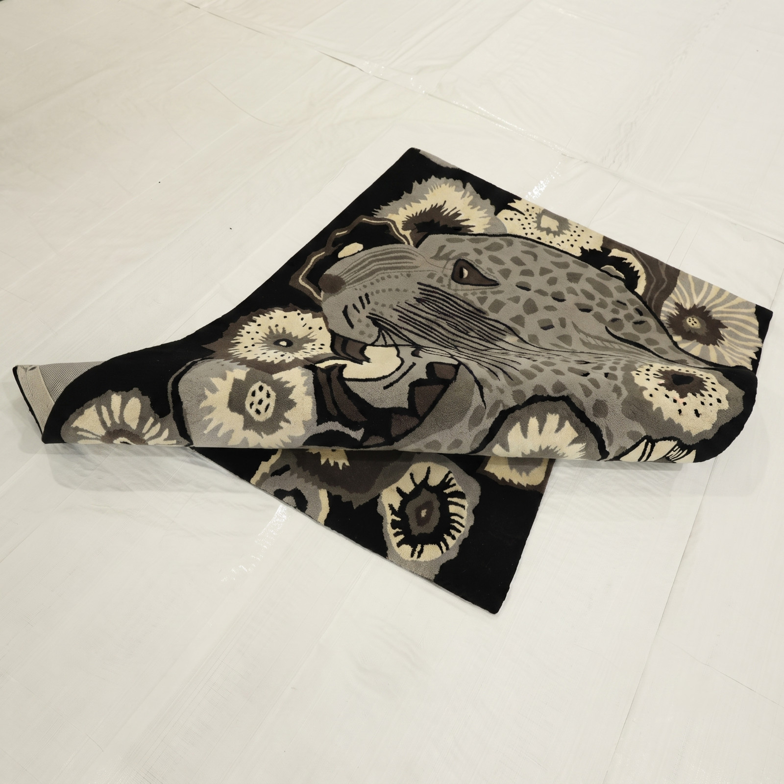Hand-Tufted Wool Area Rug Black Gray Cream Floral Modern Abstract Large