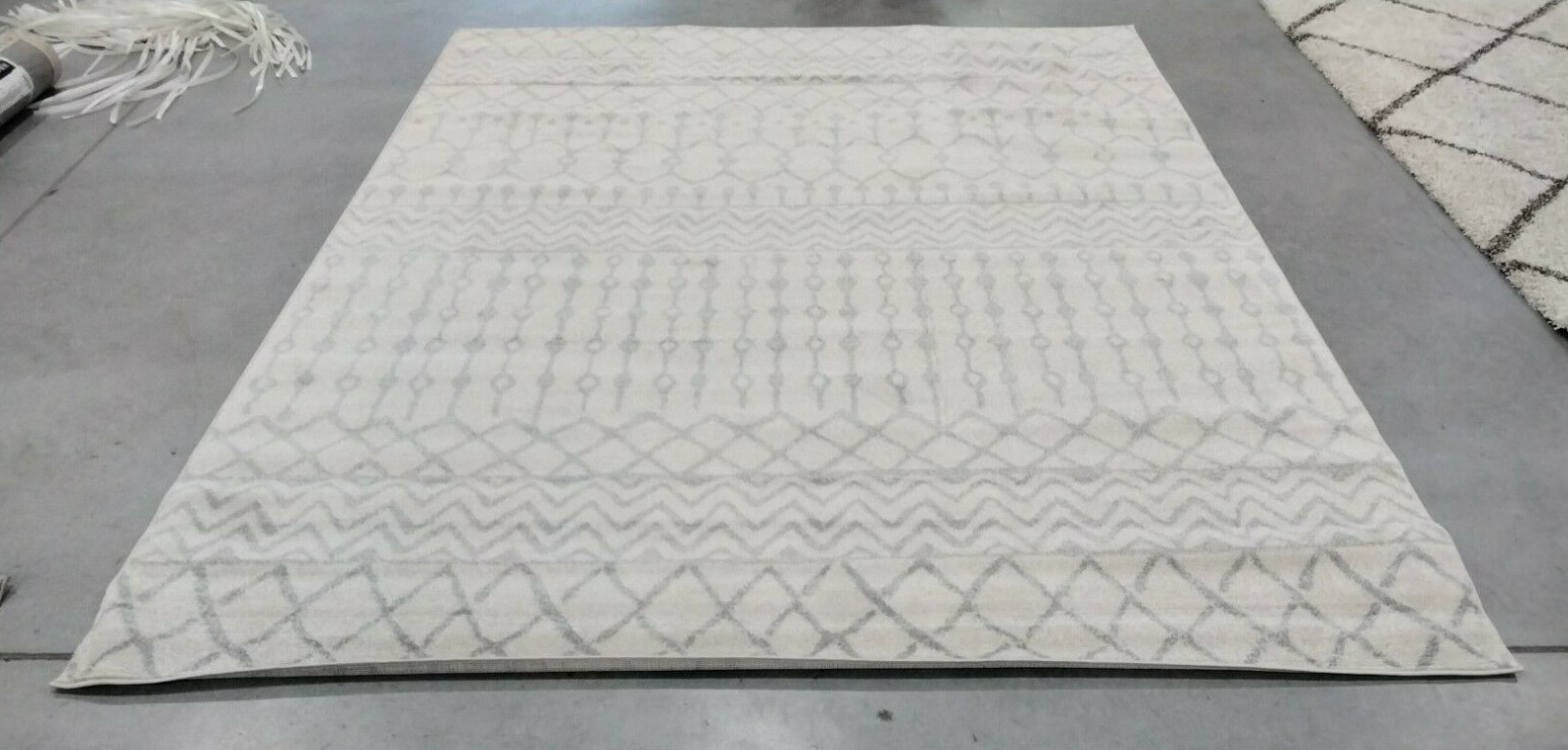 IVORY / LIGHT GREY 8′ X 10′ Back Stain Rug, Reduced Price 1172704322 TUL270D-8