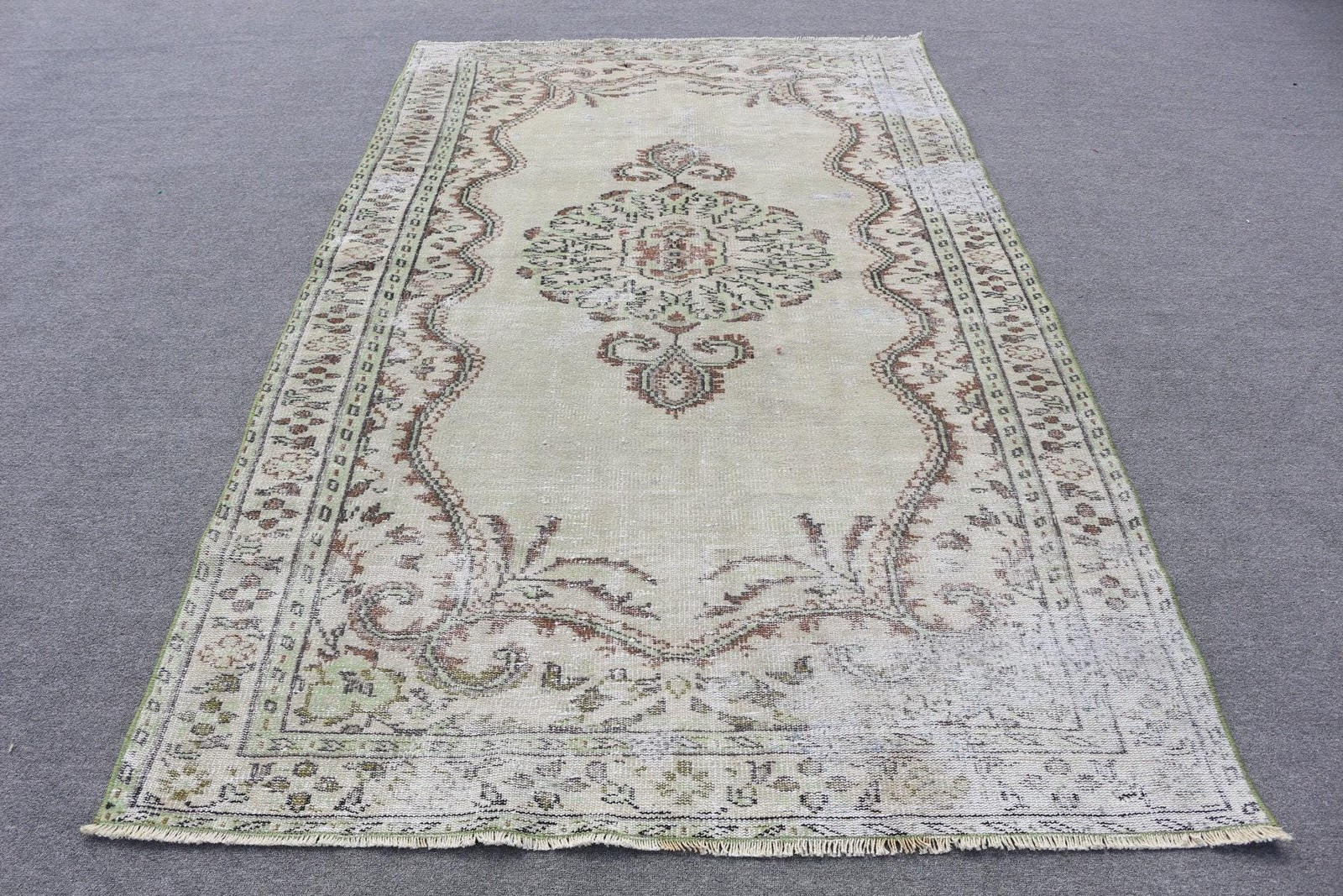 Vintage 5×8,5 ft Rug, Turkish Rug, Green Floral Wool Rug