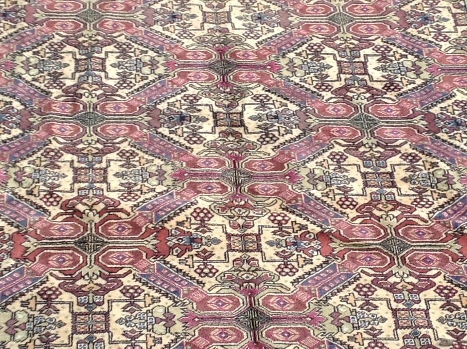 1960’s Traditional Oriental Design Gold Wool Rug 6′ 3″ x 9′ 5″