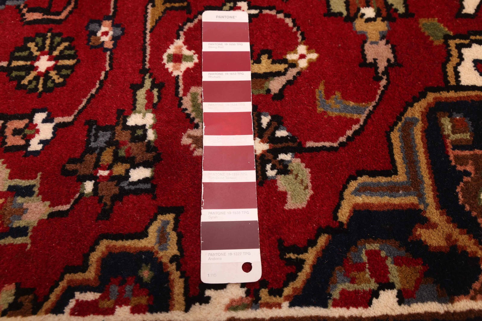 Vintage 5’3″ x 7’5″ Traditional Hand Knotted Vegetable Dye Wool Area Rug