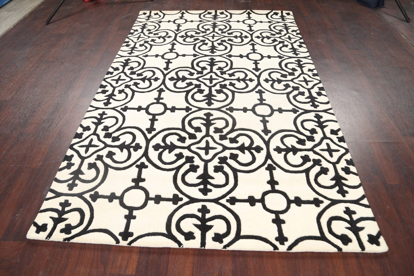 Geometric Black and White Indian Hand-tufted Area Rug Wool 5×8 ft