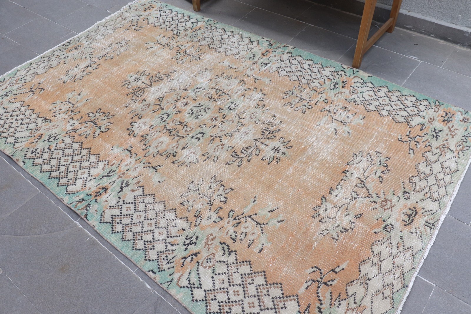 5×7,8 ft Vintage Rug, Brown Bordered Turkish Rug Wool