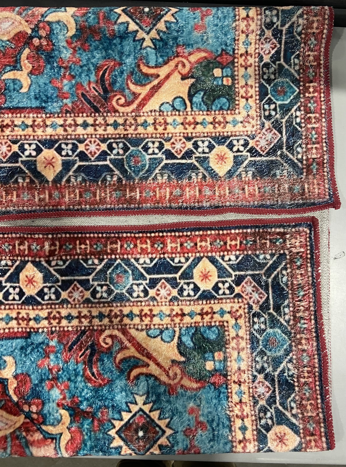 KATHY IRELAND HOME BRUSHED FLANNEL WASHABLE 5FT X 7FT RUNNERS RUG – VINTAGE RUBY
