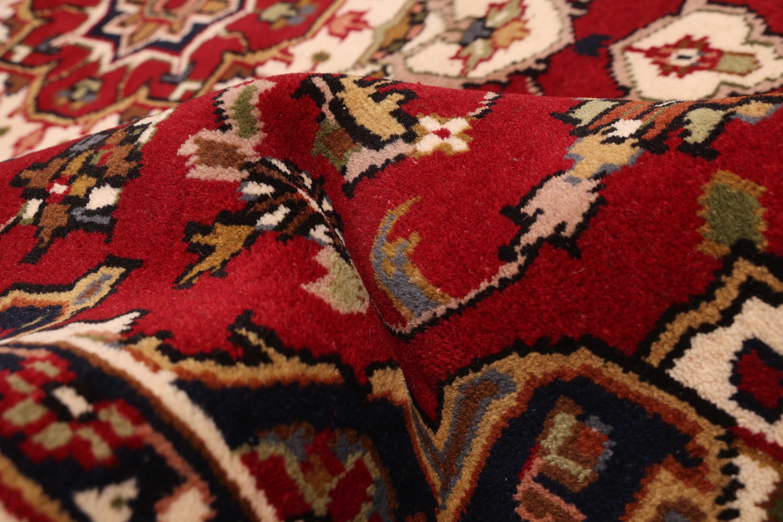 Vintage 5’3″ x 7’5″ Traditional Hand Knotted Vegetable Dye Wool Area Rug