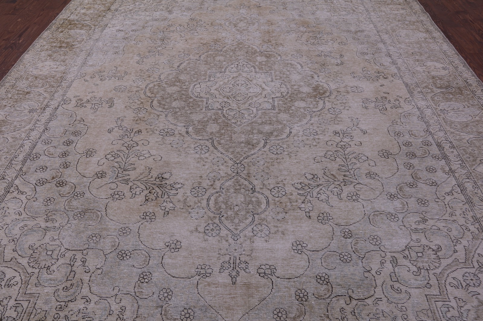 Handmade Vintage White Wash Rug 9′ 8″ X 12′ 3″ – Q18500