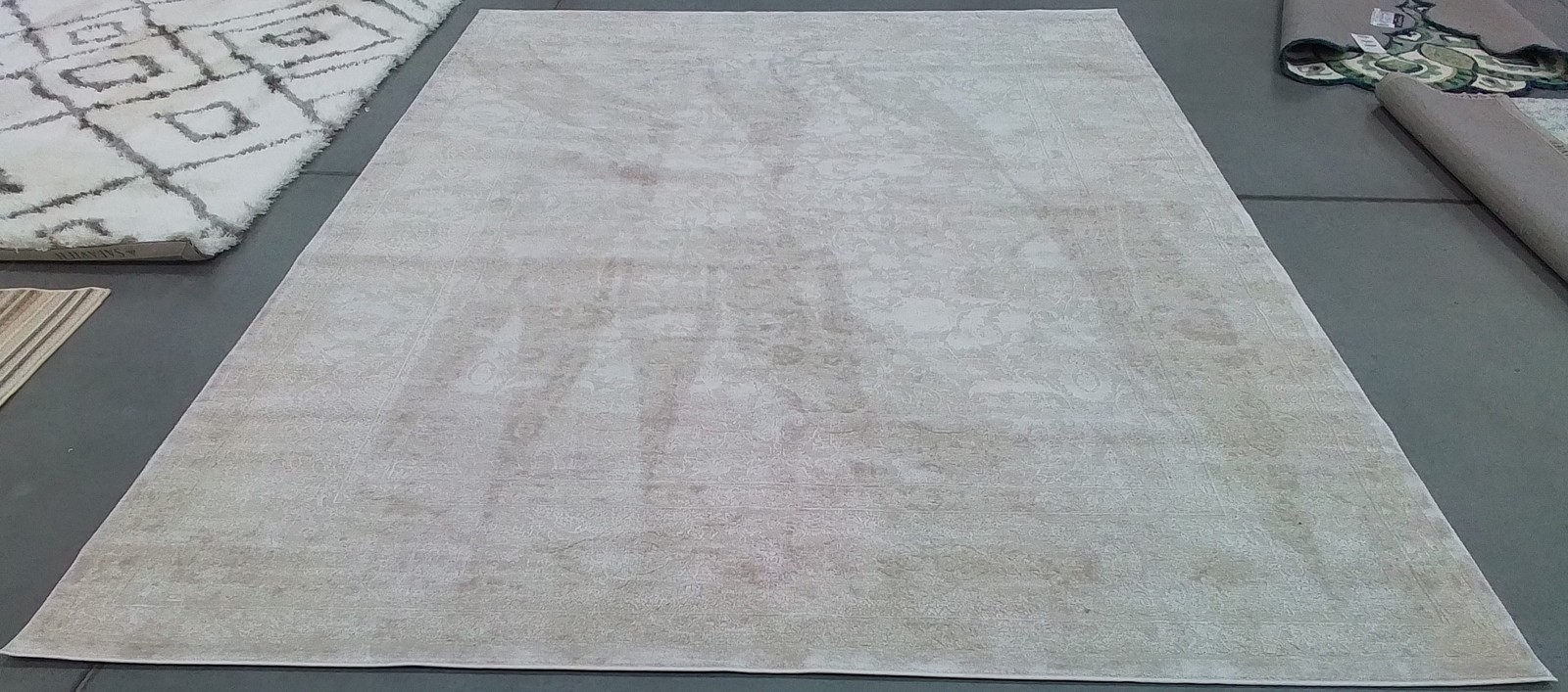 CREME / IVORY 9′-0″ x 12′-0″ Back Stain Rug, Reduced Price 1172801453 RFT667D-9