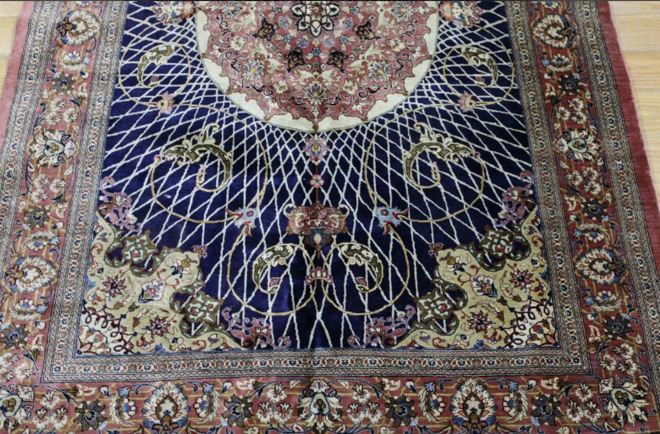 Silk Rug with Signature, Qume 100% Silk , 100% Hand-knotted size 5X3.2