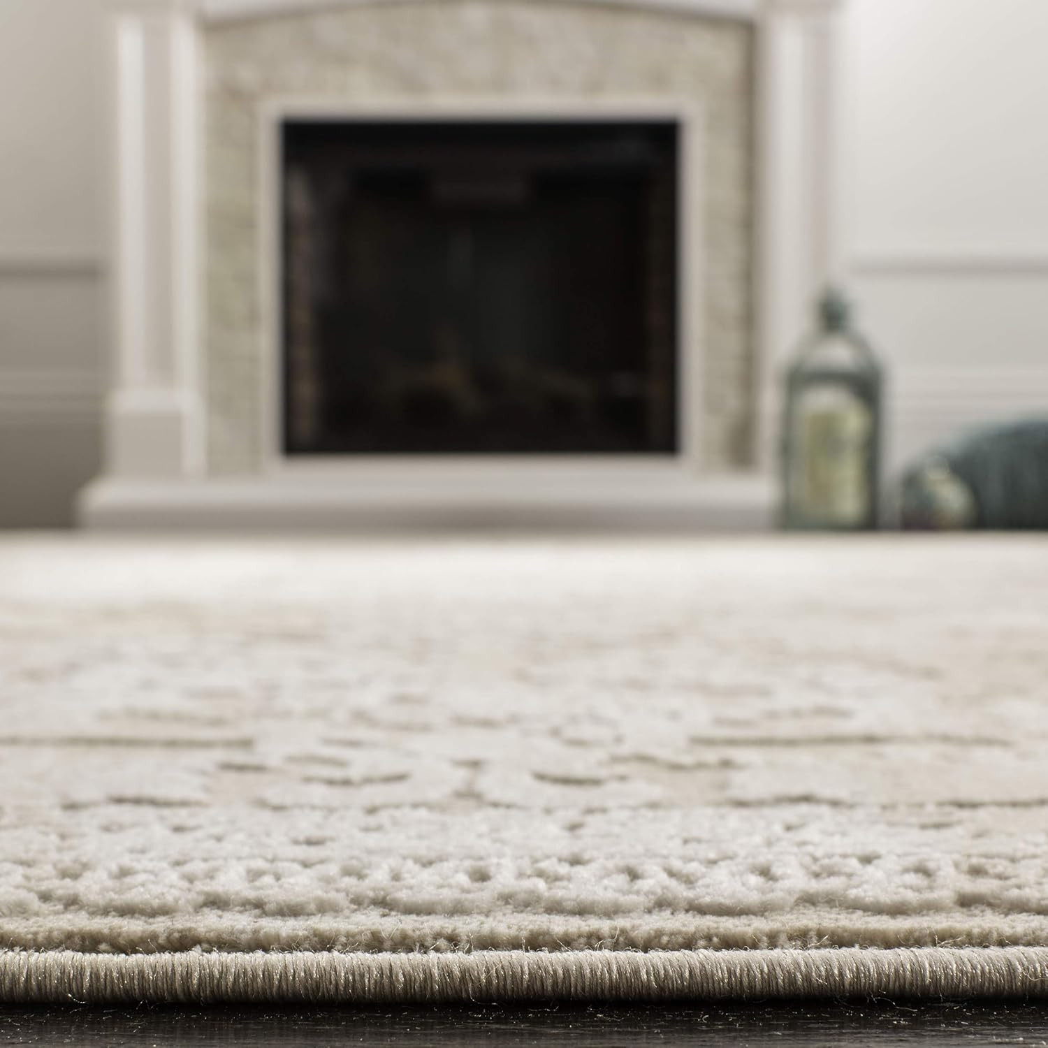Vintage Distressed Area Rug 5’1″ x 7’6″ – Creme & Ivory, Non-Shedding
