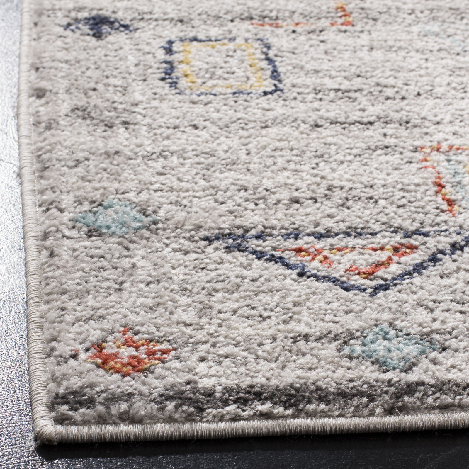 Safavieh Adirondack LIGHT GREY / RED 6′ X 9′ Area Rug – ADR208F-6