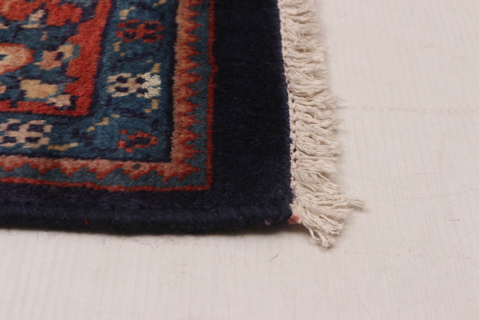 Vintage 5’1″ x 10’3″ Traditional Hand Knotted Vegetable Dye Wool Area Rug