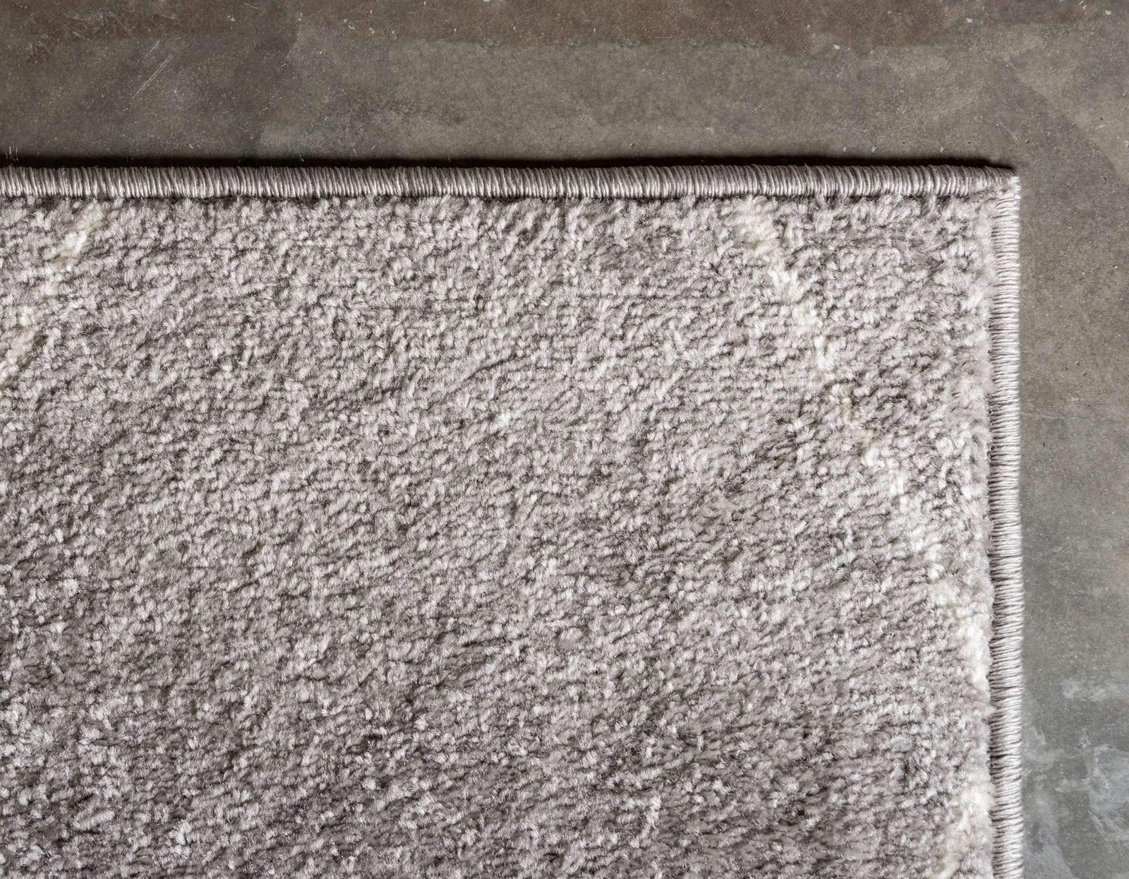 Trellis Frieze Collection Area Rug – Geometric (2′ x 6′ 1″ Runner Light Gray/…