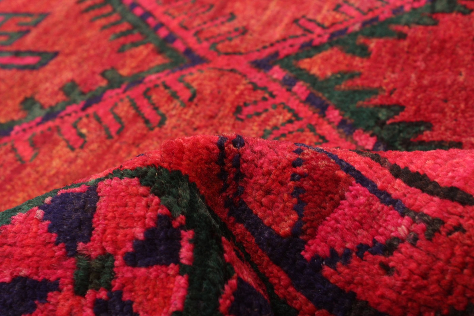 Vintage 4’7″ x 11’2″ Traditional Hand Knotted Vegetable Dye Wool Area Rug