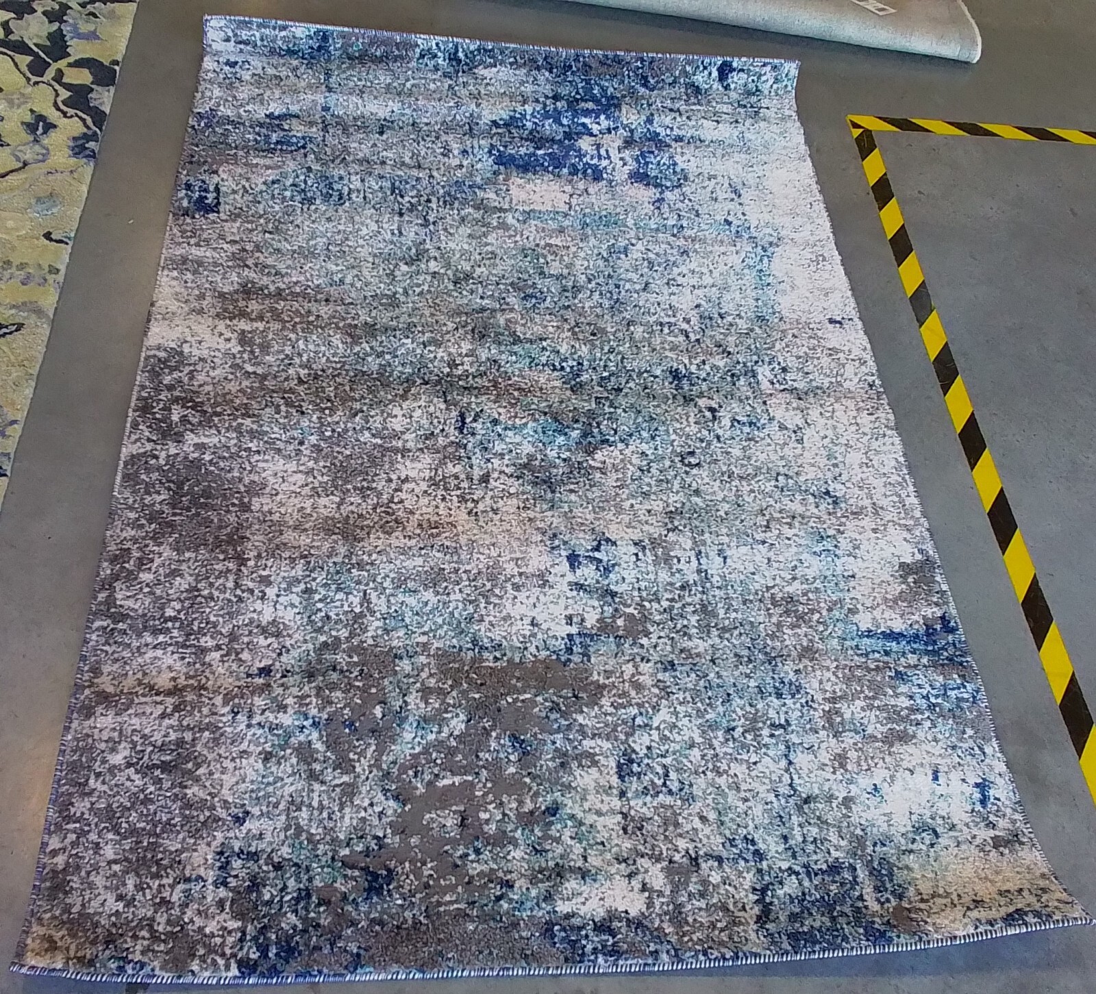 LIGHT BLUE / GREY 4′ X 6′ Back Stain Rug, Reduced Price 1172762917 ASN705M-4
