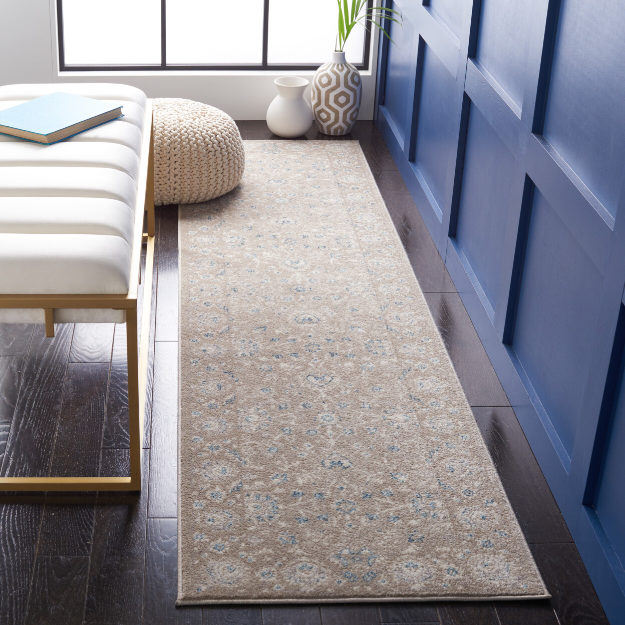 SAFAVIEH Sofia Collection SOF330A Tan / Blue Rug