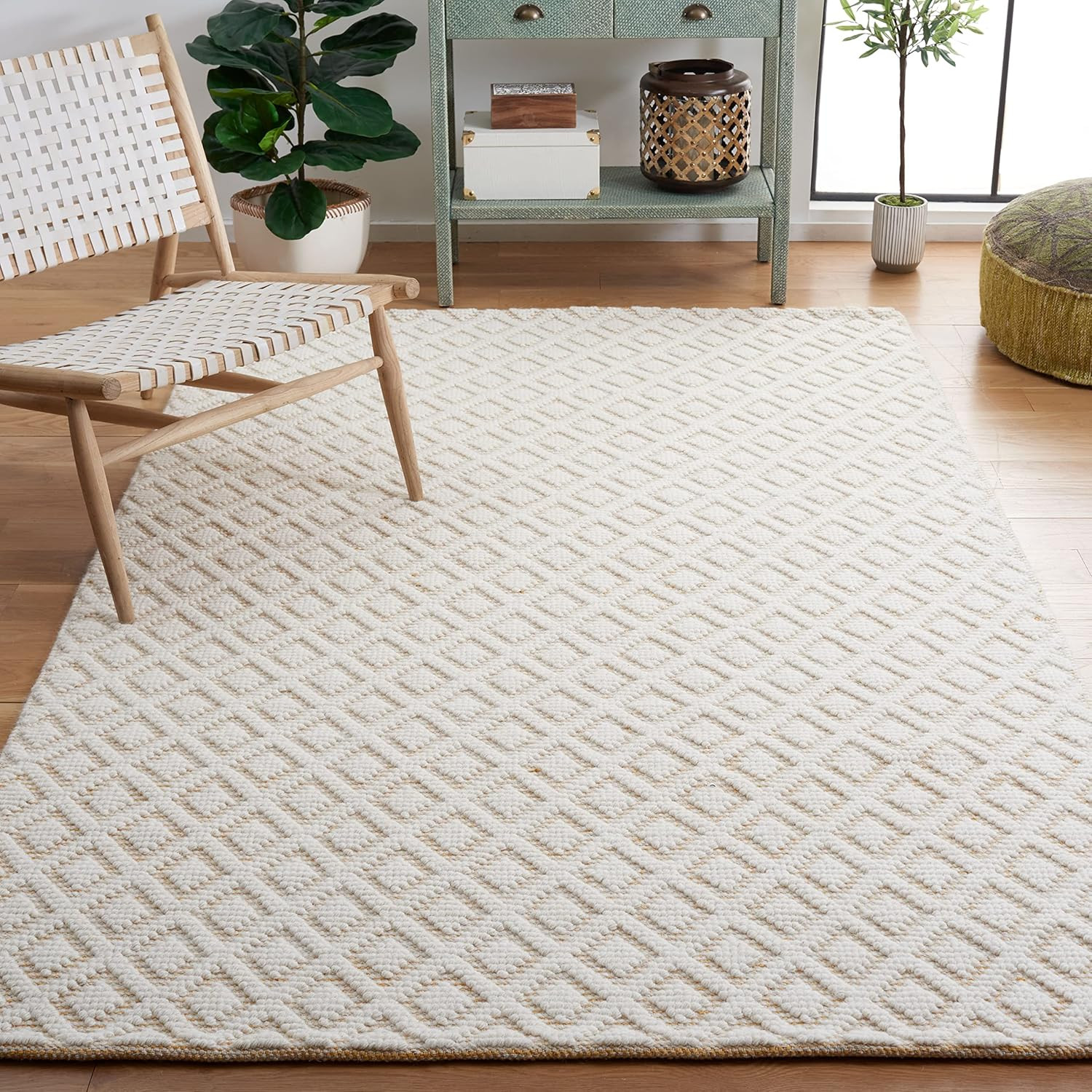 Vermont Handmade Wool Area Rug 6′ x 9′ – Ivory & Gold Trellis Design