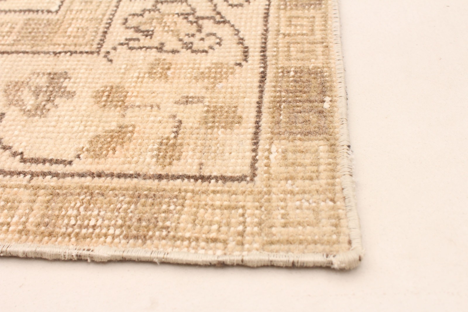 Vintage Light Khaki Traditional 5’6″ x 8’11” Hand-Knotted Oriental Wool Area Rug