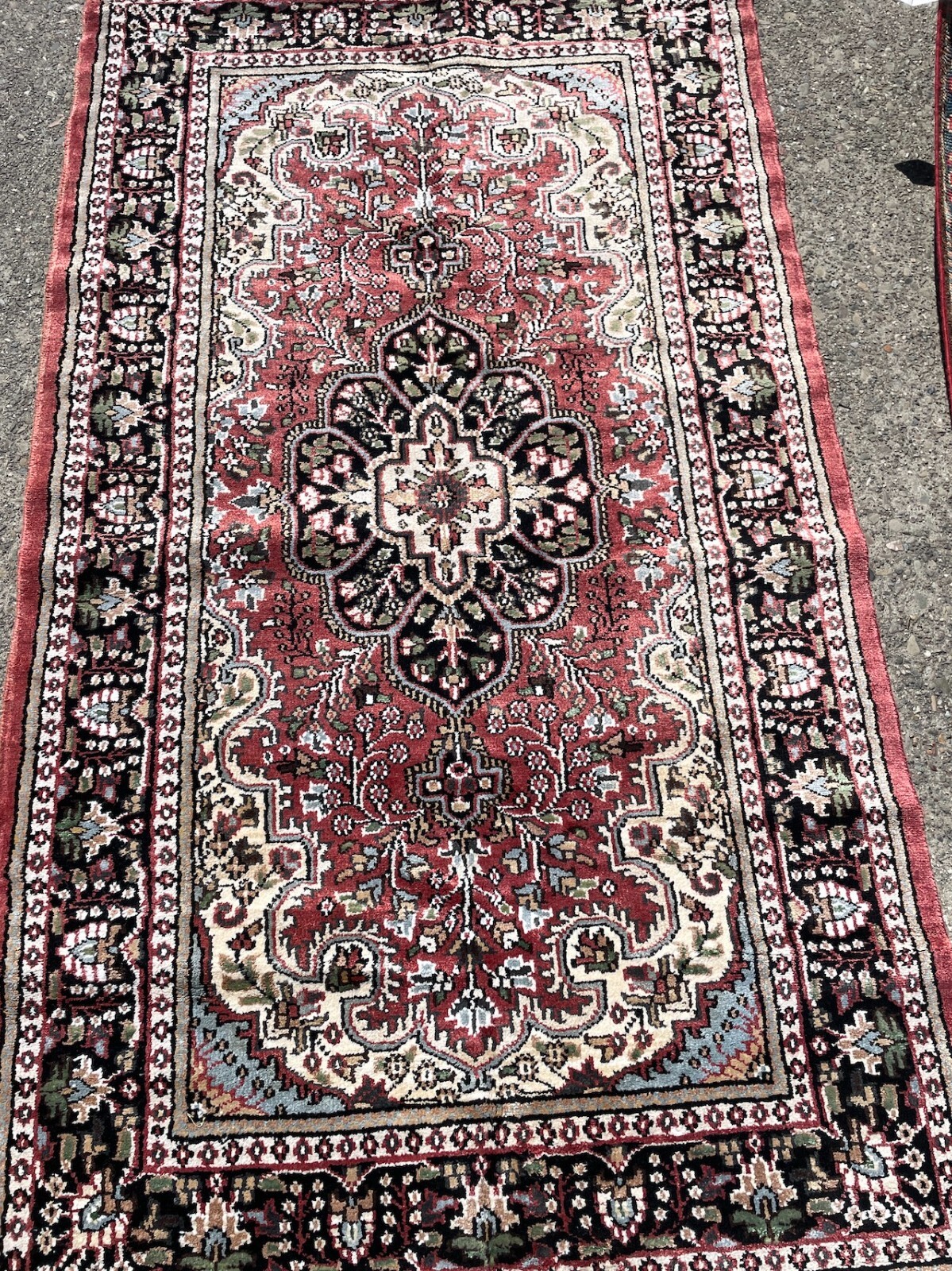 Hand-Woven Wool and Silk Medallion Area Rug 2.11′ x 5.03′
