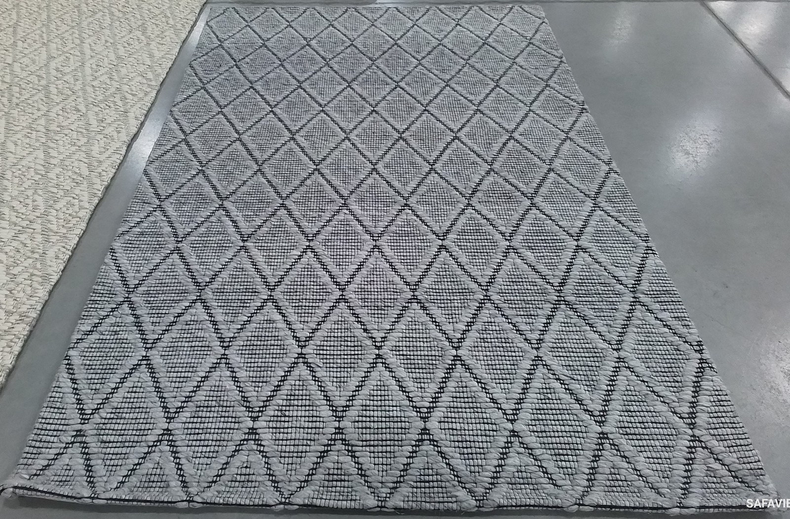 LT GREY / BLACK 5′-0″ x 8′-0″ Back Stain Rug, Reduced Price 1172802868 MRB320F-5