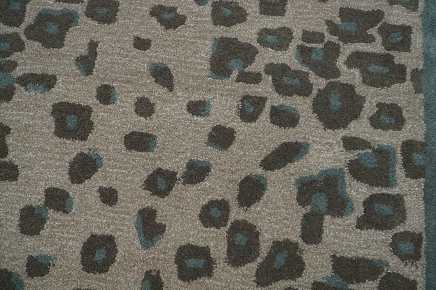 9’6″x13’6″ Beige Hand Tufted Animal Print Wool & Bamboo Silk Area Rug