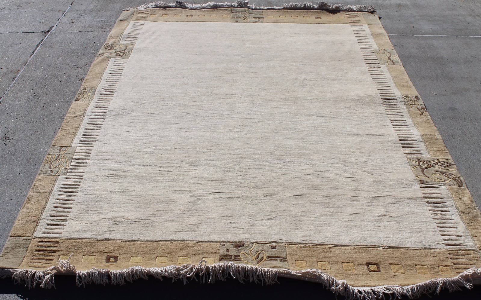 R8363 Gorgeous Neutral Color Tibetan Woolen Rug 5.8′ X 7.11′ Handmade In Nepal
