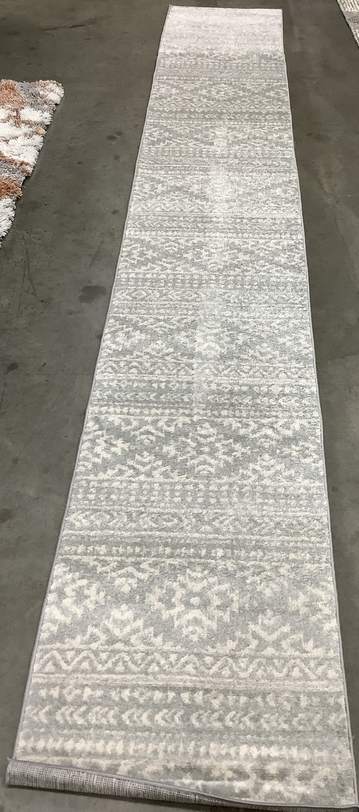 LT GREY / IVORY 2′-0″ x 13′-0″ Flaw in Rug, Reduced Price 1172683236 TUL272F-213