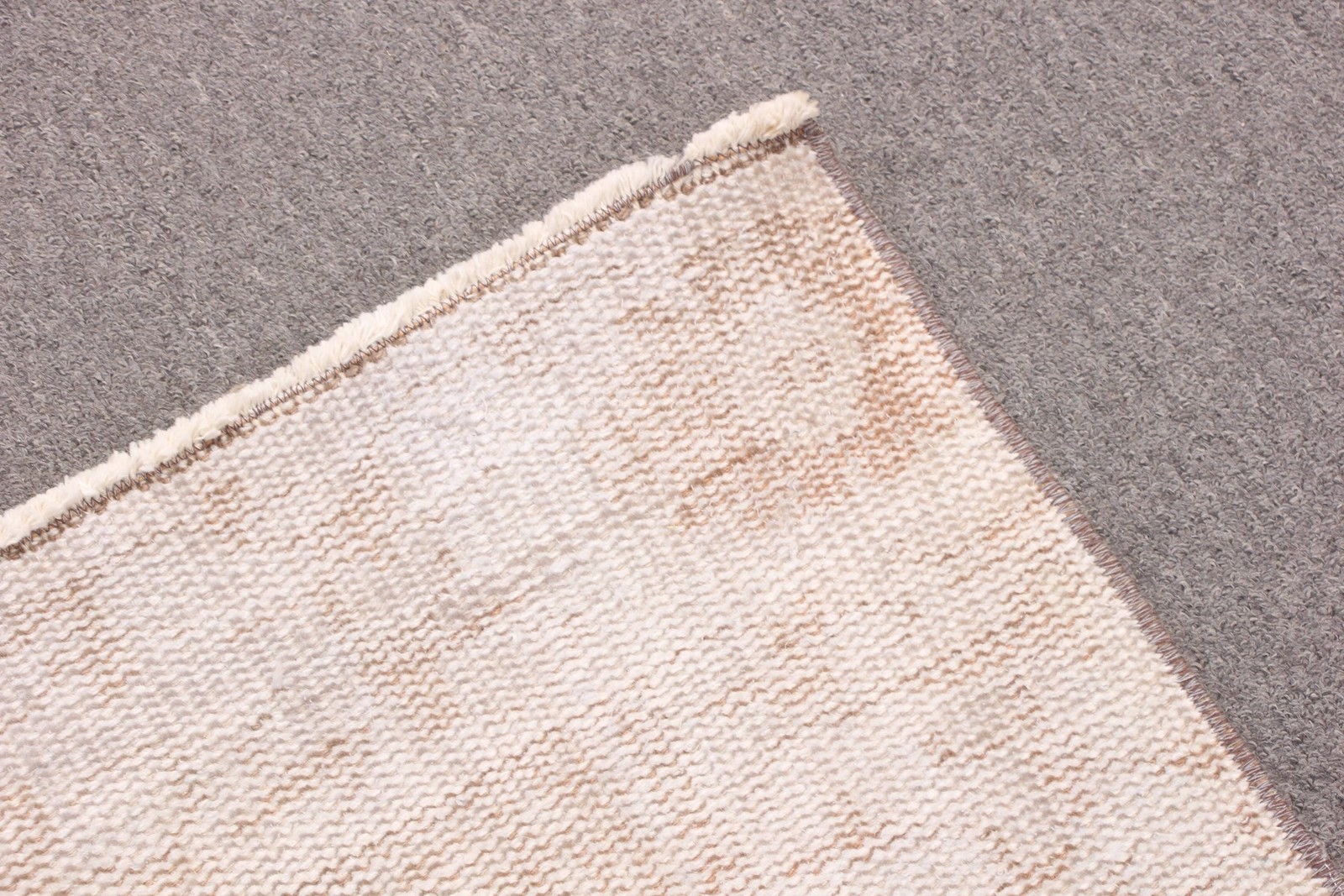 Vintage Large Rug 5,4×9,2 ft, Turkish Beige Check Wool Rug