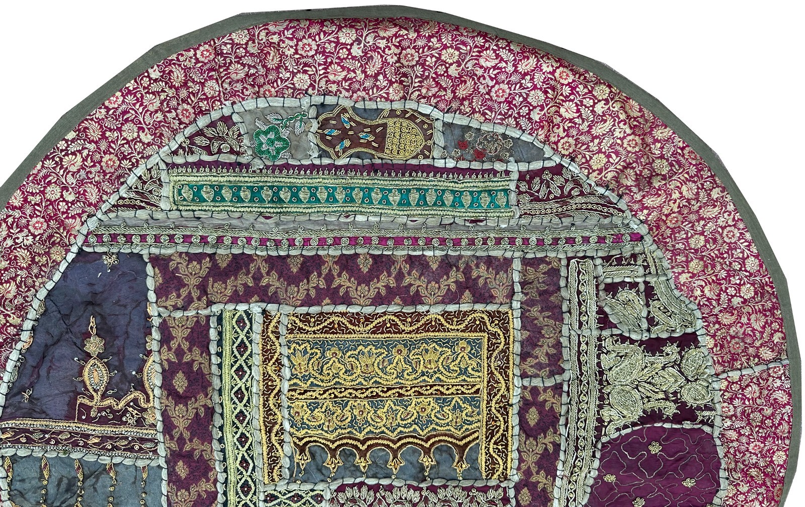 4×4 Round Abstract Tapestry Silk & Metal Textile Mid 20th Century 109cm x 109cm