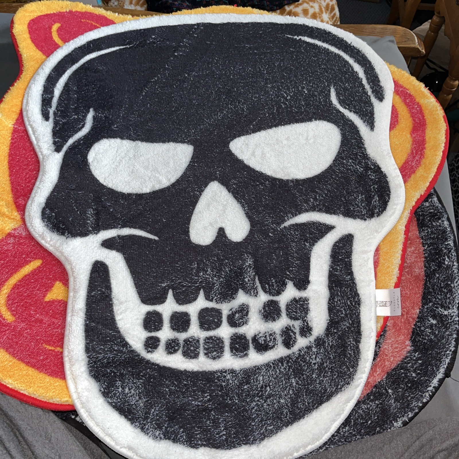 Skull Shaped Hand Tuft Spot Rug Black/white RugsOfLA Brand New, Sold Out $100new