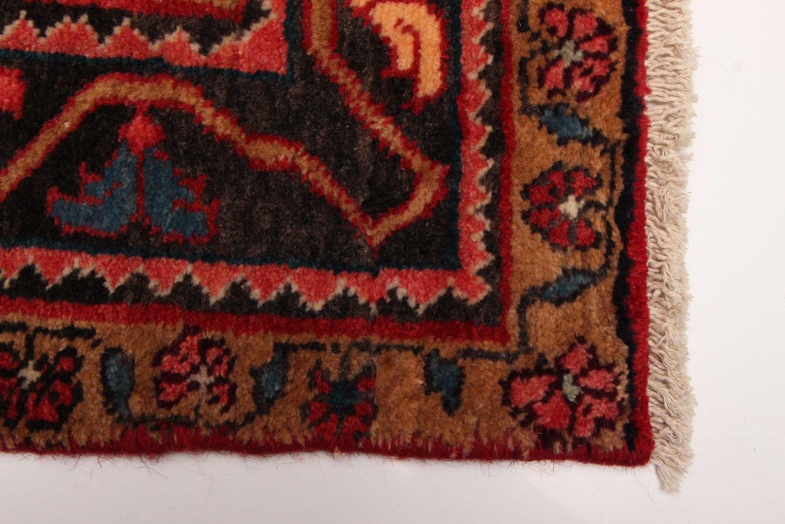 Vintage 5’5″ x 7’5″ Traditional Hand Knotted Vegetable Dye Wool Area Rug