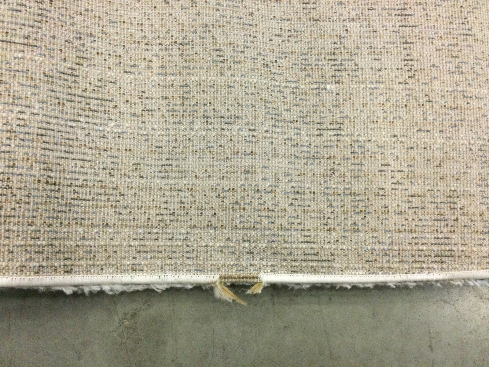 GREY / CREAM 6′ X 9′ Damaged Binding Rug, Reduced Price 1172633039 BER219G-6