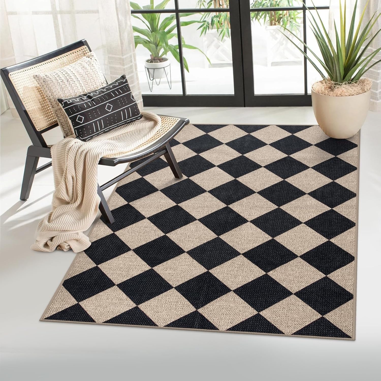 Durable Indoor/Outdoor Checkered Rug – 3′ x 5′ Machine Washable and Non-Shedding