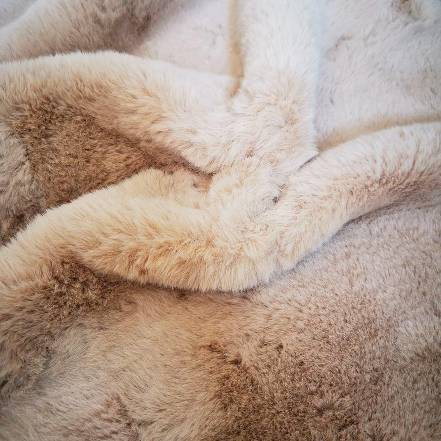 Ghouse Ultra Soft Faux Rabbit Fur Rug, Machine Washable Area Rugs for Bedroom Fl