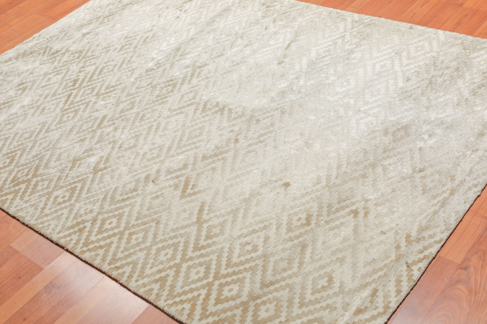 5’3″ x 7’7″ Handmade 100% Bamboo Silk Loop N Cut Pile Area Rug Beige