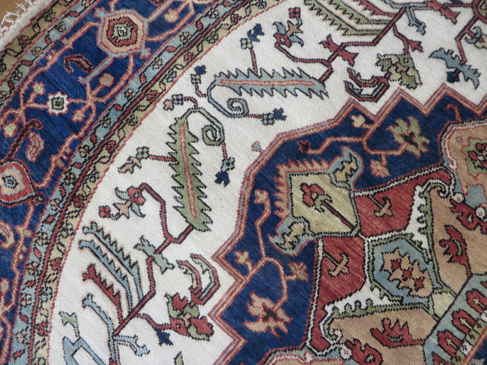 8 x 8 Round Hand Knotted Ivory Antiqued Serapi Heriz Oriental Rug G12128