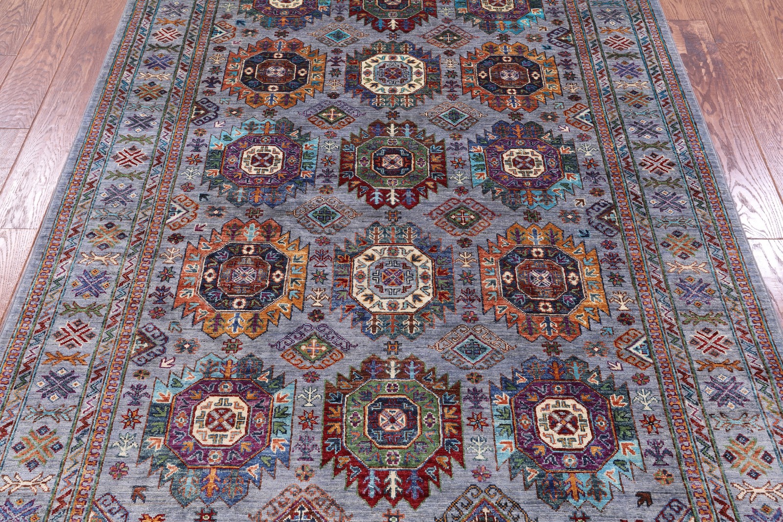 Fine Turkmen Hand-Knotted Wool Rug 5′ 5″ X 7′ 10″ – Q13998