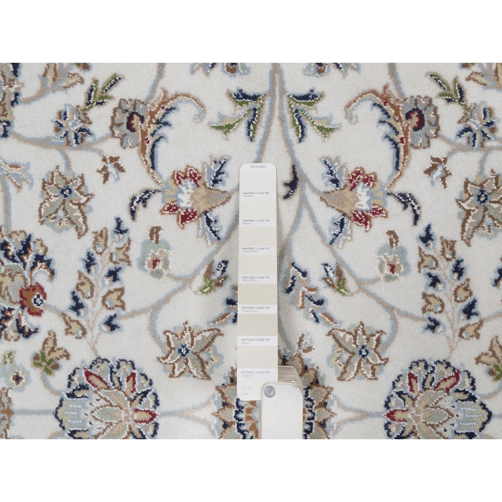 6’2″ x 6’2″ Ivory Nain Flower Design Wool and Silk Hand Knotted Round Rug R91581